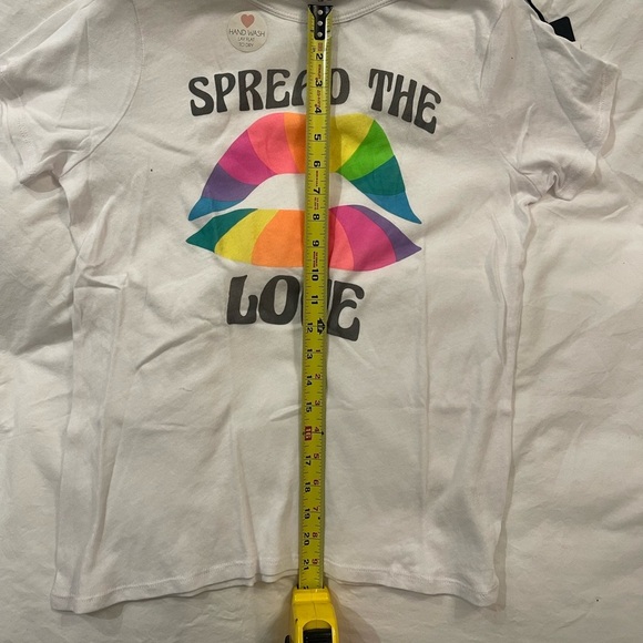 Chaser Spread the Love Rainbow Lips Tee NWT - Picture 4 of 5